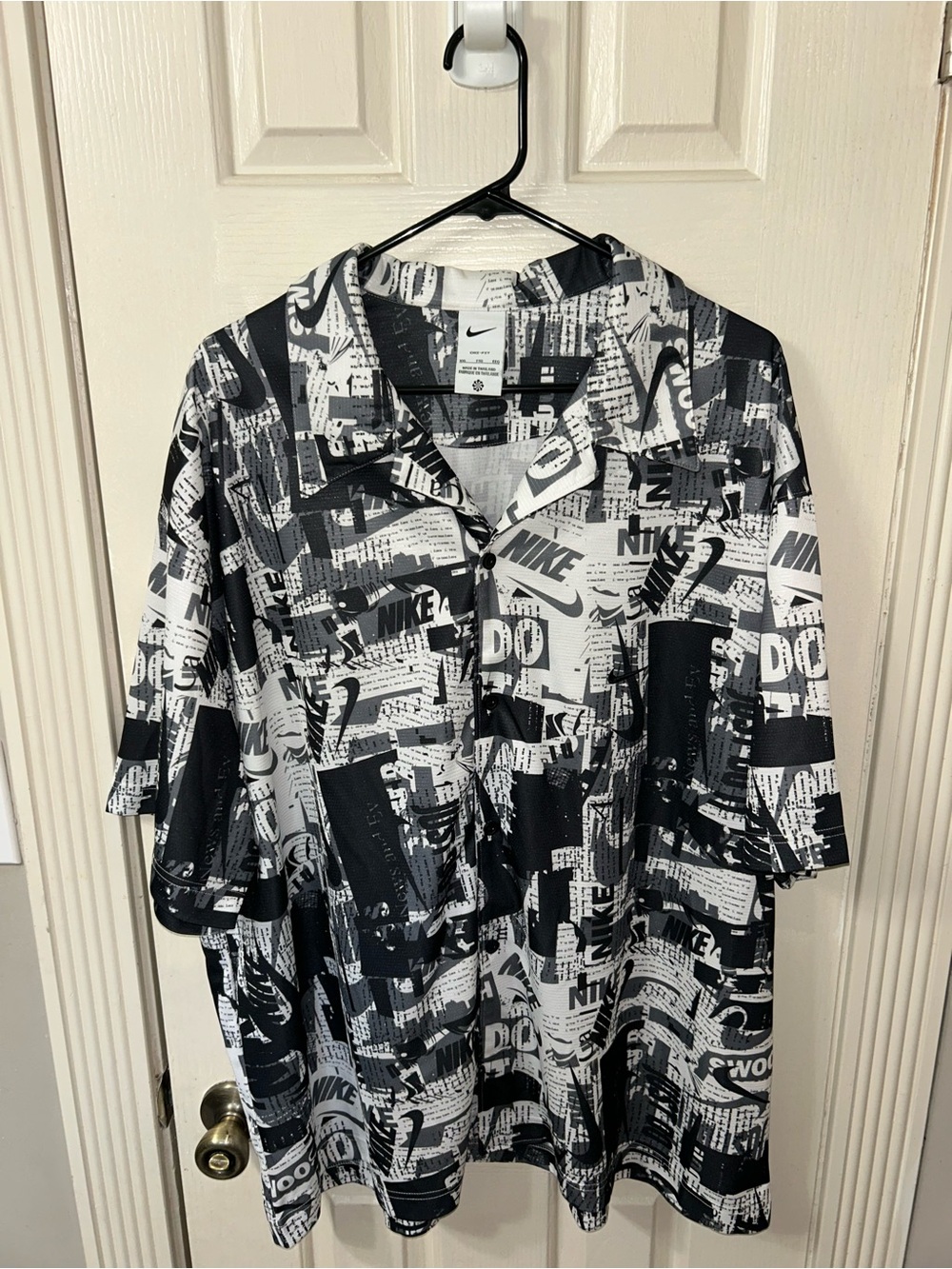 Nike Mens Graphic Logo Button-Up Shirt